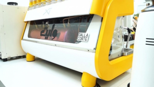 An incredible custom XT for White Café